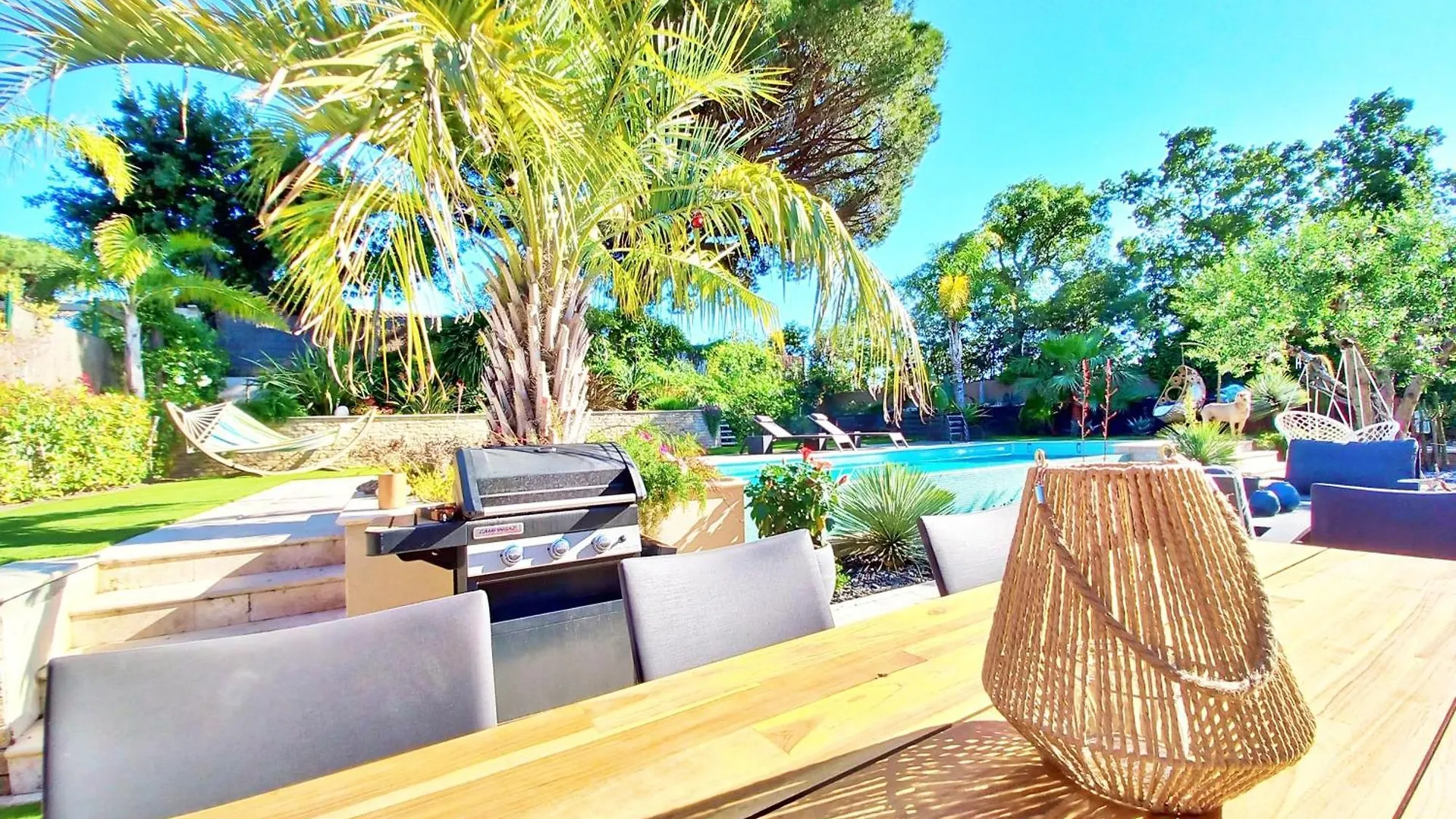 Elegante Villa-Piscine-Petanque-Tout Confort Frejus Villa